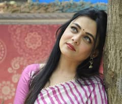 In Pics : ही गुलाबी हवा...! गुलाबी रंगात प्रार्थना बेहरेचा मोहक अंदाज