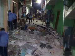 Delhi News: दिल्ली के छतरपुर इलाके में एलपीजी लीक होने से विस्फोट, इमारत की 2 मंजिलें क्षतिग्रस्त और तीन लोग घायल