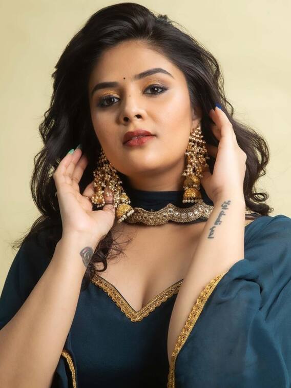 అమ్మో, శ్రీముఖి అంత తింటావా? రాములమ్మ ‘లంచ్’ వీడియో వైరల్