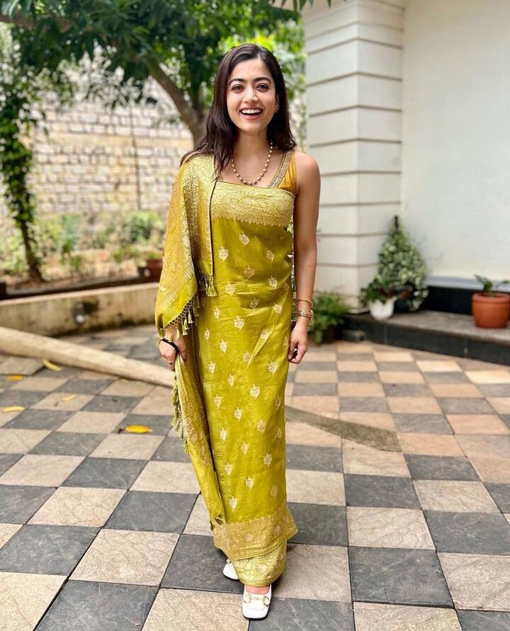 ప్రస్తుతం ఈమె తెలుగుతో పాటు బాలీవుడ్ లో కొన్ని సినిమాలు చేస్తోంది.  (Photo Courtesy: Rashmika Instagram)