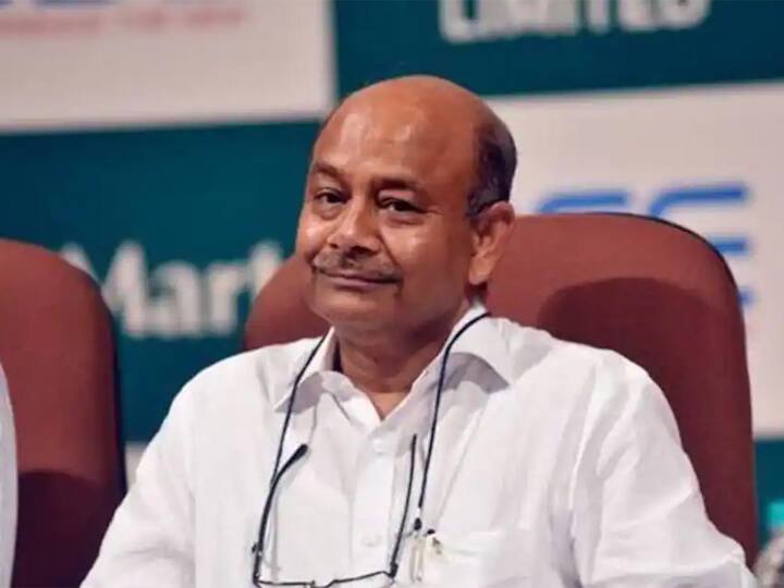 Radhakishan Damanis wealth falls by a quarter in 2022 as growth stocks take hit Radhakishan Damani: స్టాక్‌ మార్కెట్‌ పతనం - డీమార్ట్‌ ఓనర్‌కు రూ.50వేల కోట్ల నష్టం!