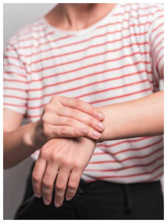 उंगली में दर्द होने पर अपनाएं ये घरेलू उपाय