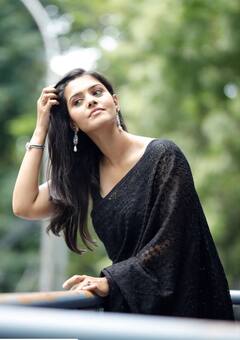 Swathishta pics: கருப்பு புடவையில் கண்களால் கவரும்  ‘விக்ரம்’ பட நடிகை...!