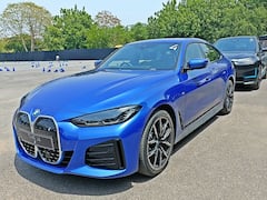 i4 Electric Sedan: BMW ने भारत में उतारी 590km की हाई रेंज और जबरदस्त लुक वाली लग्जरी कार, देखें Photos