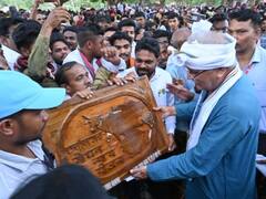 Chhattisgarh News: छत्तीसगढ़ में गोबर बेचकर पति को गिफ्ट की 80 हजार की बाइक, सीएम बोले- ये काम सभी गांवों में हो