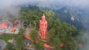 वहीं इसकी खासियत यहां बना हनुमान मंदिर है जो पूरे विश्व में प्रसिद्ध है. इस मंदिर में देश-विदेश से लोग दर्शन करने आते हैं.