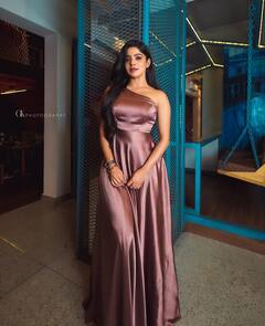 Divyabharathi photos: 'బ్యాచిలర్' బ్యూటీ దివ్యభారతి హాట్ ఫోజులు