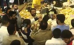 ગોંડલના રીબડામાં લોકડાયરોઃ સાંસદ વિનોદ ચાવડા પર રુપિયાનો વરસાદ