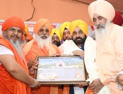 ਮੁੱਖ ਮੰਤਰੀ ਵੱਲੋਂ ਪੰਜਾਬ ਦਾ ਪਾਣੀ ਤੇ ਵਾਤਾਵਰਨ ਬਚਾਉਣ ਲਈ ਲੋਕ ਲਹਿਰ ਵਿੱਢਣ ਦਾ ਸੱਦਾ, ਸੀਚੇਵਾਲ ਵਿਖੇ ਸੰਤ ਅਵਤਾਰ ਸਿੰਘ ਜੀ ਨੂੰ ਸ਼ਰਧਾਂਜਲੀ ਭੇਟ