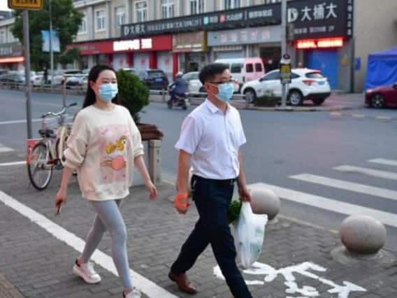 Corona Effect In China: लॉकडाउन से निकला आर्थिक तंगी में फंसा, कम नहीं हो रही शंघाई की मुश्किलें Corona Effect In China: लॉकडाउन से निकला आर्थिक तंगी में फंसा, कम नहीं हो रही शंघाई की मुश्किलें