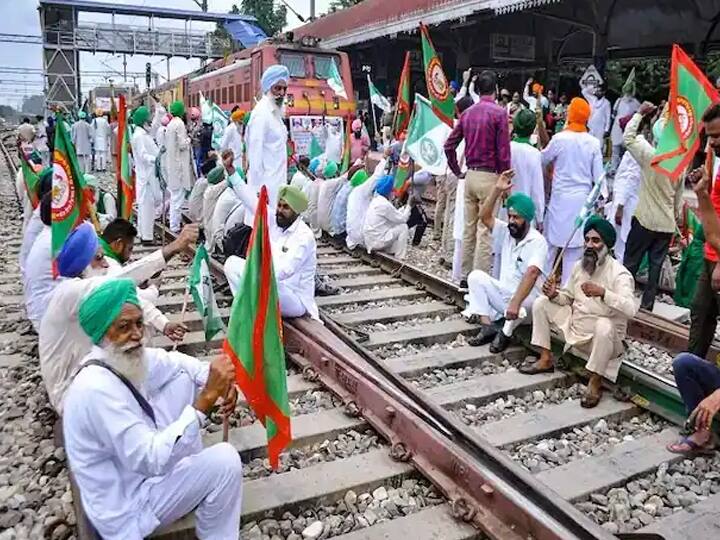 Punjab Farmers Protest on Amritsar Delhi Railway at Baba Bakala Due to payment of sugarcane crop Punjab Farmer Protest: पंजाब में किसानों का बाबा बकाला पर धरना प्रदर्शन, अमृतसर दिल्ली रेलवे यातायात हुआ बन्द