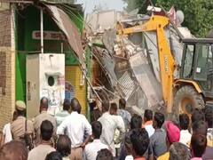 UP: पीलीभीत में जिला प्रशासन की चेतावनी के बाद भी नहीं हटाया गया अवैध अतिक्रमण, चला बुलडोजर