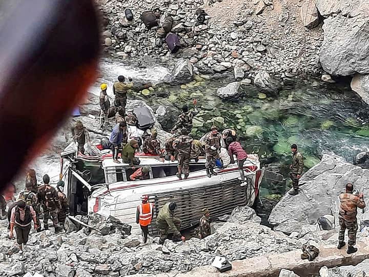 Ladakh Accident: Injured Jawans Airlifted To Command Hospital. PM, Rahul Gandhi Extend Grief | Key Updates Ladakh Accident: Injured Jawans Airlifted To Hospital. PM, Rahul Gandhi Extend Grief | Key Updates