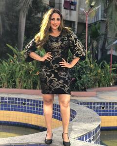 In Pics: पूल किनारे ब्लैक शॉर्ट ड्रेस में पोज देती नजर आईं भोजपुरी क्वीन Rani Chatterjee, तस्वीरें ने बढ़ाया इंटरनेट का पारा