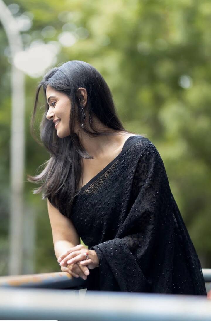 விடிய விடிய மடியில் கிடக்கும் பொன் வீணை உன் மேனி மீட்டட்டும் என் மேனி