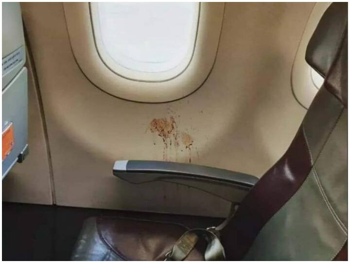 Gutka in Plain: शख्स ने हवाई जहाज में थूका गुटखा, IAS ने तस्वीर शेयर कर लिखा- किसी ने अपनी पहचान छोड़ दी IAS officer Awanish Sharan shares pic of gutka stain inside aircraft Gutka in Plain: शख्स ने हवाई जहाज में थूका गुटखा, IAS ने तस्वीर शेयर कर लिखा- किसी ने अपनी पहचान छोड़ दी
