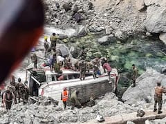 ਲੱਦਾਖ ਦੇ ਸ਼ਿਯੋਕ ਨਦੀ 'ਚ ਡਿੱਗੀ ਬੱਸ, 7 ਫੌਜੀਆਂ ਦੀ ਮੌਤ, See Photos