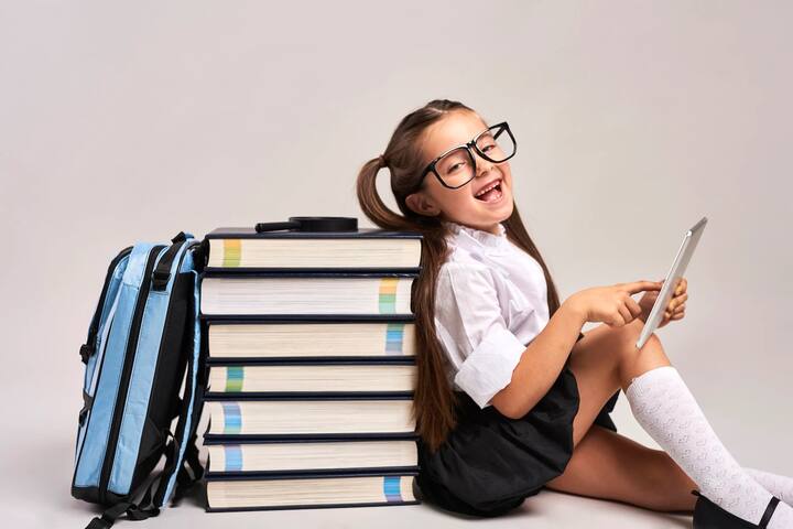 बढ़ते बच्चों के शरीर को संपूर्ण पोषक तत्वों की जरूरत होती है. ऐसे में उन्हें संतुलित आहार दें. अगर आपके बच्चों की ग्रोइंग एज है, तो आप उन्हें कुछ बेहतरीन आहार दे सकते हैं. इन आहार के सेवन से उनके शरीर में पोषक तत्वों की कमी नहीं होगी. (Photo - Freepik)