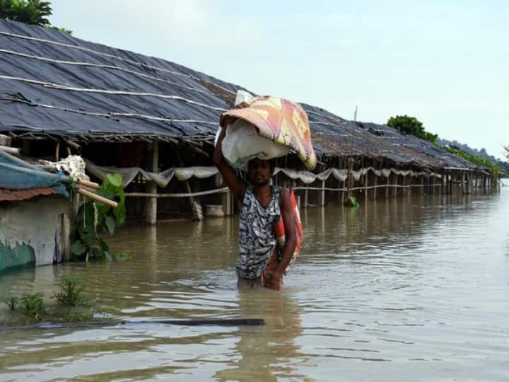 Flood situation in the Tumulpur district of Assam as several villages are affected heavy rain Assam Flood: असम के तलुमपुर जिले में बाढ़ से बिगड़ी स्थित, कई गांव हुए जलमग्न