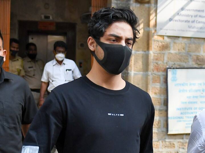 Aryan Khan Drug Case NCB filed a chargesheet no evidence found against Aryan Khan ann Aryan Khan Drug Case: गिरफ्तारी के करीब 8 महीने बाद एनसीबी ने दाखिल की चार्जशीट, आर्यन खान के खिलाफ नहीं मिले कोई भी सबूत