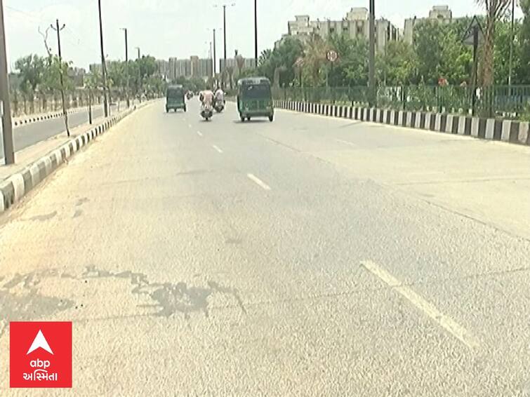 Allegations of massive irregularities in CC road built by SMC in Mota Varachha of Surat SURAT : મોટા વરાછામાં SMCએ બનાવેલા CC રોડમાં મોટા પાયે ગેરરીતિના આરોપ, રોડનો એક આખો ભાગ ગાયબ