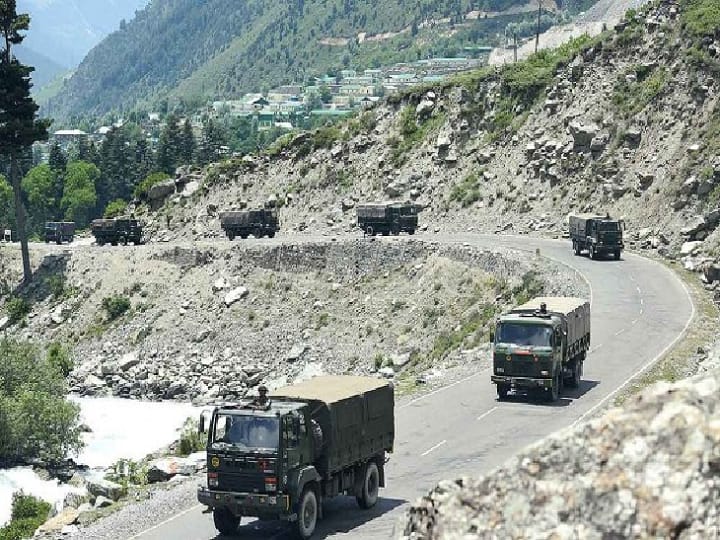Ladakh Road Accident 7 Indian Army soldiers dead many injured Ladakh Road Accident: அதிர்ச்சி.. லடாக் பகுதியில் ஏற்பட்ட சாலை விபத்தில் 7 ராணுவ வீரர்கள் உயிரிழப்பு..