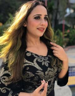 પૂલ કિનારે શોર્ટ બ્લેક ડ્રેસમાં રાની ચેટર્જીએ આપ્યા બોલ્ડ પોઝ