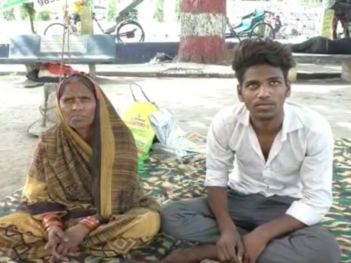 Bareilly Woman allegation of occupying land hunger strike for five days in Damodar Park, Bareilly ANN Bareilly News: बरेली के दामोदर पार्क में पांच दिनों से भूख हड़ताल बैठी महिला, लेखपाल पर लगाये ये आरोप