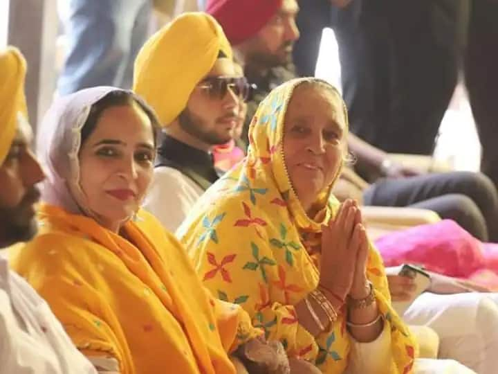 Punjab News: CM Bhagwant Mann's sister Manpreet Kaur Posters in Sangrur for by-elections 2022 Sangrur By-Election 2022: संगरूर में CM भगवंत मान की बहन के पोस्टर लगे, AAP कैंडिडेट की बनाने की मांग