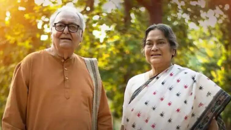 Belashuru: shiboprosad mukherjee shares soumitra chatterjee's poem on social media, know in details Belashuru: 'বেলাশুরু'র শ্যুটিং শেষে ফেরার পথে ট্রেনে সৌমিত্রর কবিতা, নস্টালজিক শিবপ্রসাদ