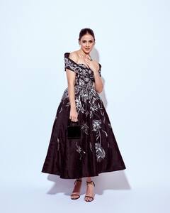 Genelia Dsouza Pics: जेनेलिया डिसूजा ने इंडो वेस्टर्न लुक में दिखाई अपनी अदा, देखकर दिल हार बैठेंगे फैंस