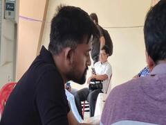 Viral Photo: பஞ்சாயத்து தேர்தல் பணியில் எம்.எஸ்.தோனி..? உற்று நோக்கினால் சற்று வித்தியாசம் -  வைரலாகும் புகைப்படம்