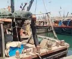 જૂનાગઢના માંગરોળ બંદરની તમામ બોટને દરિયામા જવા માટેના ટોકન બંધ કરાયા, જુઓ વીડિયો