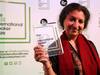 Booker Prize : ஹிந்தி புத்தகத்துக்காக சர்வதேச புக்கர் பரிசு வென்ற முதல் இந்தியர்.. Tomb of Sand-க்காக விருதுபெற்ற கீதாஞ்சலி ஸ்ரீ..