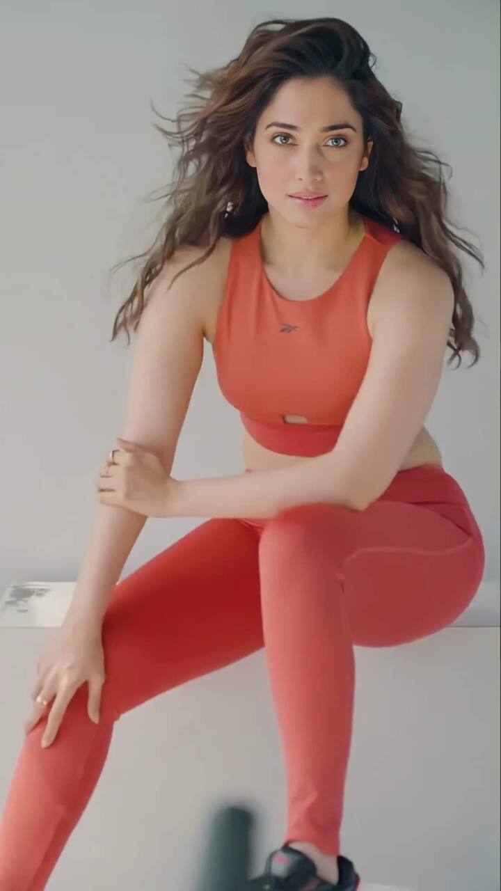 பூப்போல் சிரிக்கும்போது, காற்றாய் பறந்திடத் தோன்றும்