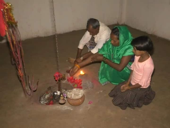 Chhattisgarh shivling was stolen thieves kept back in the temple of Jashpur ANN Jashpur News: चोरी किए शिवलिंग को मंदिर में वापस रख गया चोर, श्रद्धालु खुश, पुलिस ने ली राहत की सांस