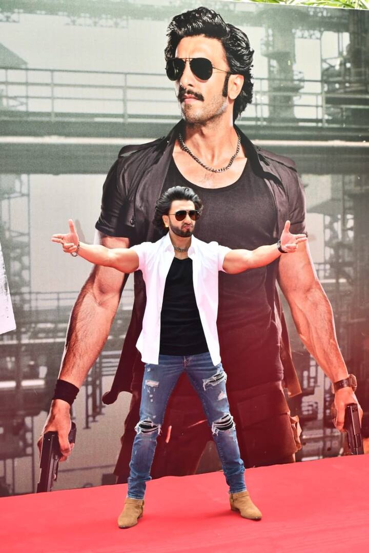 গত বছরের শেষের দিকে মুক্তি পায় রোহিত শেট্টির ছবি 'সূর্যবংশী'। করোনা সংক্রমণ কাটিয়ে সিনেমা হল খোলার পরই এই ছবি মুক্তি পায়। বক্স অফিসেও দারুণ সাফল্য পায়।