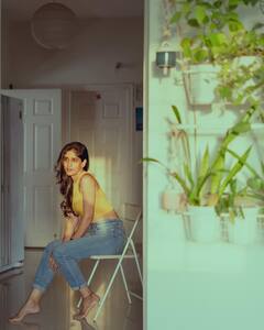 Chandini Chowdary: నింగిలో చందమామ, కుర్చీలో చాందినీ చౌదరీ - అబ్బా, ఏమి అందం!