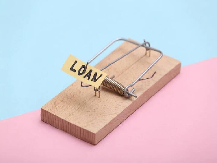 साथ ही जिस लोन पर आपको सबसे ज्यादा ब्याज दर लग रहा है उसे सबसे पहले सेटल करने की कोशिश करें. उदाहरण के तौर अगर आपका होम लोन पर ब्याज 6 से 7 प्रतिशत लग रहा है और पर्सनल लोन पर ब्याज 10 से 16 प्रतिशत के बीच लग रहा है तो ऐसी स्थिति में आपको पर्सनल लोन सबसे पहले सेटेंल करना चाहिए.