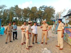 PHOTO : सिंधुदुर्ग समुद्र किनारपट्टीची जिल्हाधिकाऱ्यांकडून पाहणी, टेहळणी पथकं तयार करण्याचे आदेश