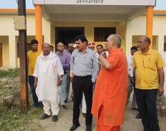 Ghazipur News: होम्योपैथिक मेडिकल कॉलेज में जलभराव की समस्या खत्म करने पहुंचे थे डीएम लेकिन....