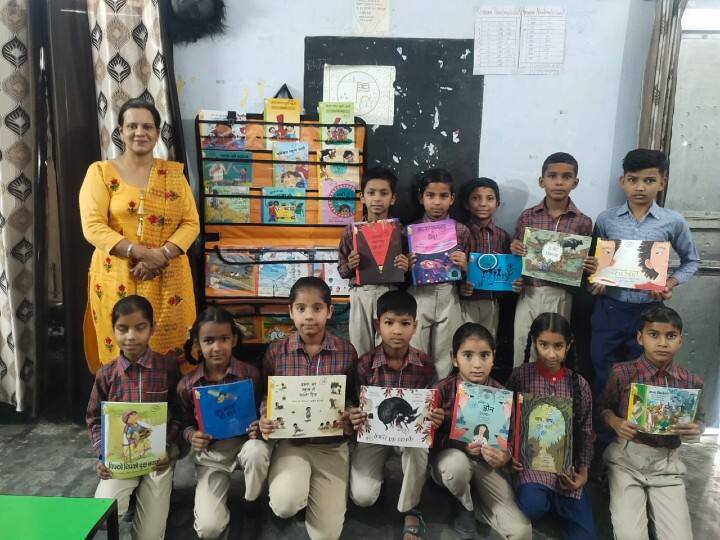 Hanging Libraries: A Books For All Initiative To Provide Joy Of Books Across India Hanging Libraries: A ‘Books For All’ Initiative To Provide Joy Of Reading Across India