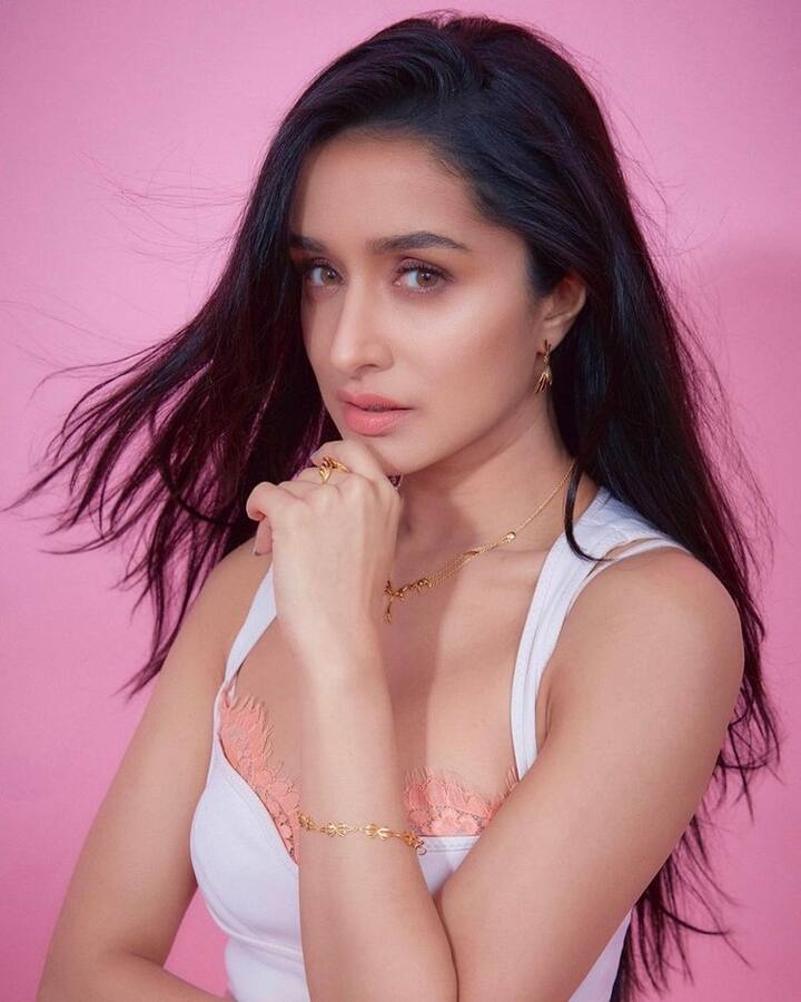 ప్రస్తుతం ఈ ఫొటోలు వైరల్ అవుతున్నాయి. (Photo Courtesy: Shraddha Kapoor Instagram)