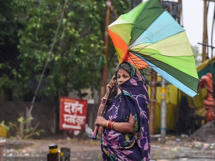 Weather Updates: Thunderstorm accompanied with Lightning very likely to occur at Isolated places over Telangana and Andhra Pradesh Weather Updates: బలపడుతున్న నైరుతి రుతుపవనాలు, ఏపీలో ఆ జిల్లాల్లో ఓ మోస్తరు వర్షాలు - హీటెక్కుతోన్న తెలంగాణ