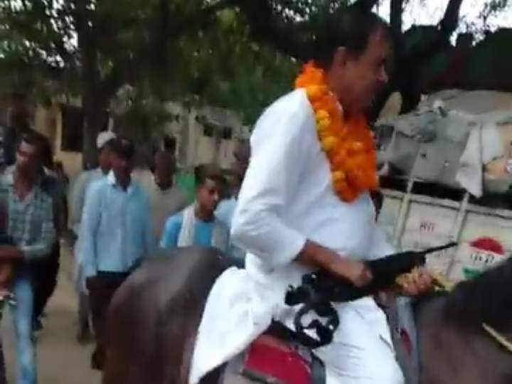 Bulandshahr video went viral as man on horse shows his gun police initiate action ANN UP News: बुलंदशहर में घोड़े पर बैठ हथियार लहराने का वीडियो वायरल, हिस्ट्रीशीटर शख्स की ये सच्चाई आई सामने