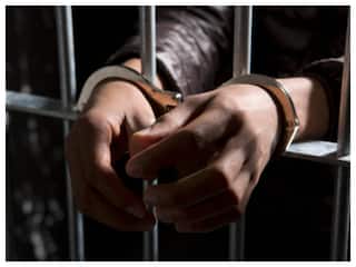 Mumbai News: NCB के अधिकारी बताकर 6 ठगों ने फिल्म डायरेक्टर से वसूले 1 लाख , पुलिस ने 3 को किया गिरफ्तार, 3 फरार