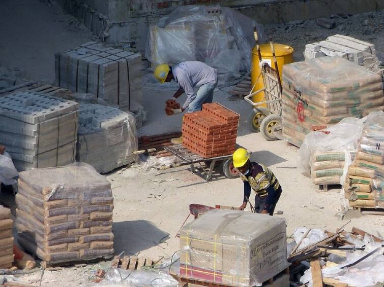 cement price hike India Cements set to hike price by Rs 55 per bag Cement Price Hike : घर खरेदी करणं महागणार; 'या' कंपनीकडून सिमेंटच्या दरात वाढ