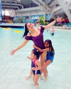 Neeru Bajwa Latest Photos: ਪਤੀ ਤੇ ਬੱਚਿਆਂ ਨਾਲ ਪੂਲ ਪਾਰਟੀ ਕਰਦੀ ਨਜ਼ਰ ਆਈ ਨੀਰੂ ਬਾਜਵਾ, ਸ਼ੇਅਰ ਕੀਤੀਆਂ ਤਸਵੀਰਾਂ