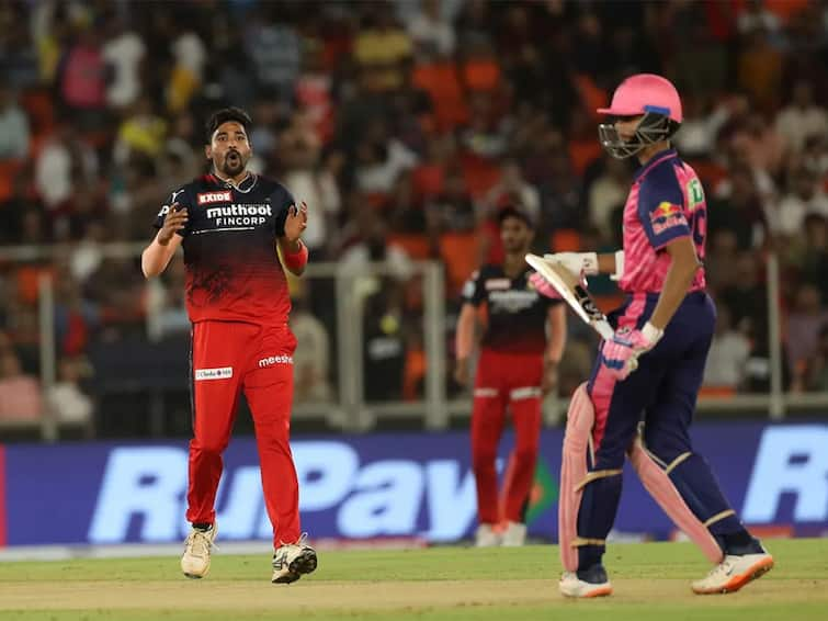 IPL 2022, RR vs RCB Mohammed Siraj Registers Unwanted Record After Yet Another Disastrous Outing RR vs RCB, Mohammed Siraj: ఇదేంది సిరాజ్‌ మియా! హైదరాబాదీ పేస్‌ కెరటం కెరీర్లో కోరుకోని రికార్డు