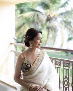 Madhuri Dixit : સફેદ સાડીમાં માધુરી દીક્ષિતનું લેટેસ્ટ ફોટોશૂટ, જુઓ Photos